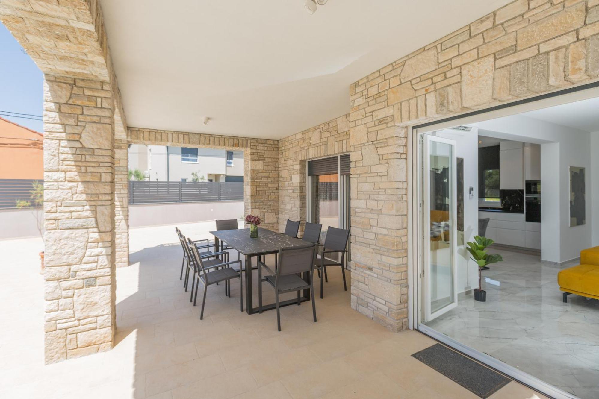 Mirela Lux Villa
