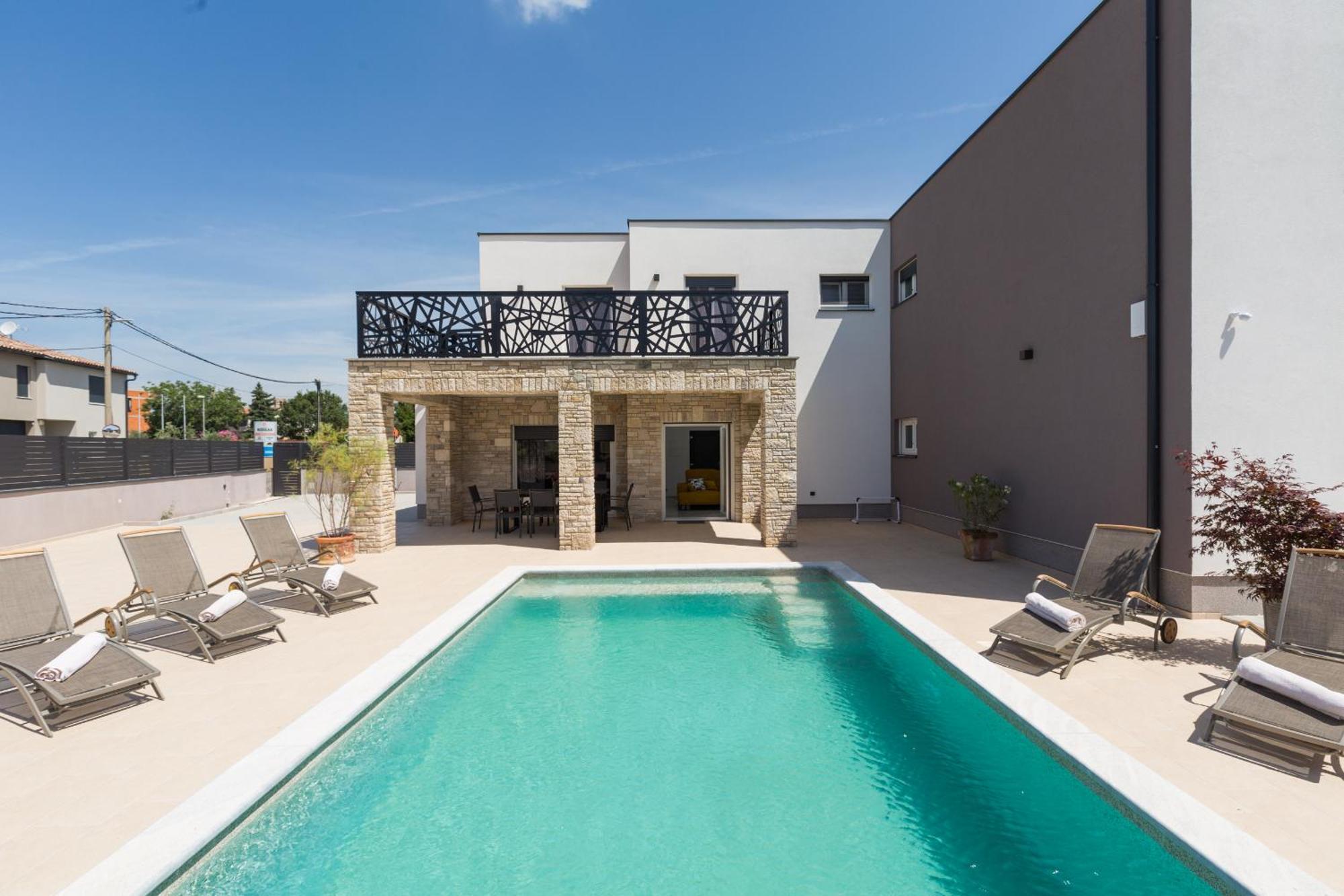 Mirela Lux Villa
